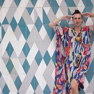 Foto De Gravata e Unha Vermelha