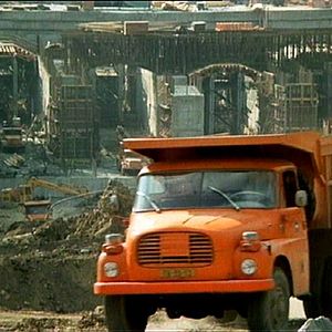 Foto Quem Procura o Fundo Dourado