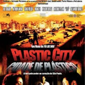 Foto Plastic City - Cidade de Plástico