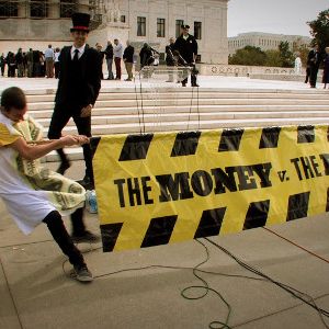 Foto Pay 2 Play: Democracy’s High Stakes