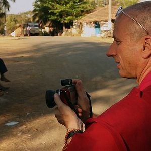Foto Monk with a Camera