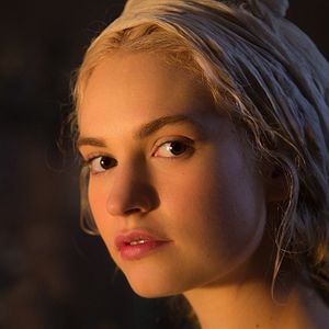 Foto Lily James