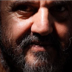 Foto Água Prateada, um autorretrato da Síria