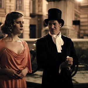 Foto Therapy for a Vampire