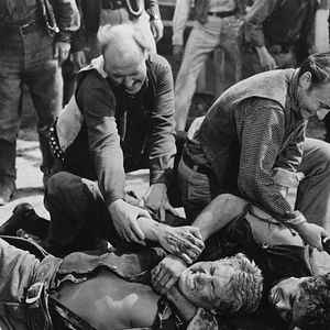 Foto Inimigos à Força