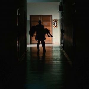 Foto Dark In The White Light