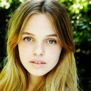 Foto Odessa Young