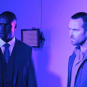 Foto Sullivan Stapleton