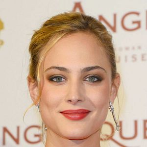 Foto Nora Arnezeder