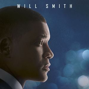 Foto Um Homem Entre Gigantes