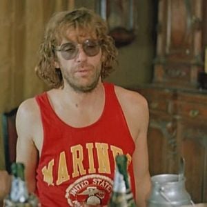 Foto Rosa preta - emblema da tristeza, rosa vermelha - emblema do amor