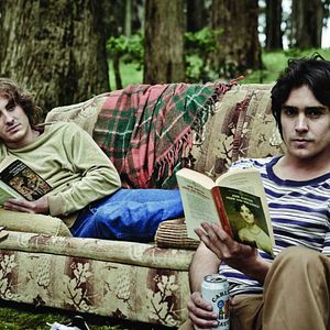 Foto Holding The Man