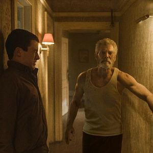 Foto O Homem nas Trevas