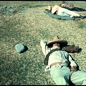 Foto Matar Extraños