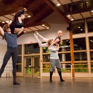 Foto Sob a Luz da Fama: Acampamento de Dança