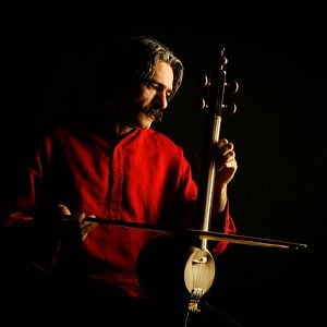 Foto The Music of Strangers