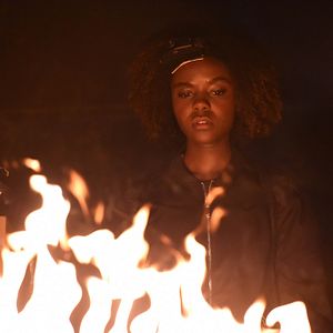 Foto Deidra and Laney Rob a Train