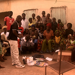 Foto Por um Punhado de Dólares - Os Novos Emigrados