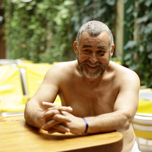 Foto Abrindo o Armário