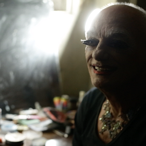 Foto Abrindo o Armário