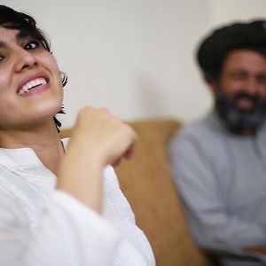 Foto Girl Unbound: A Guerra Para Ser Ela Mesma