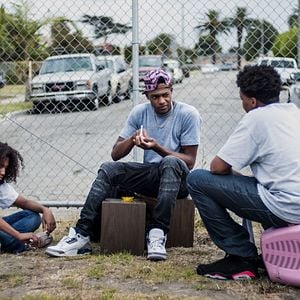 Foto Kicks: Defendendo o Que É Seu