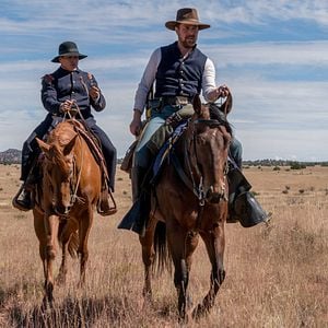 Foto Woman Walks Ahead