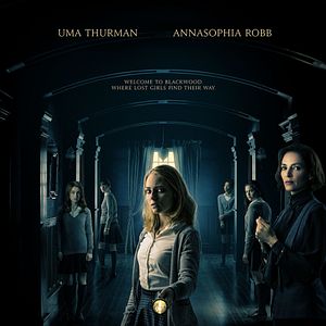 Foto Por um Corredor Escuro