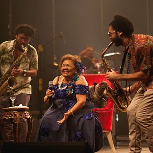 Foto Dona Onete: Flor de Lua