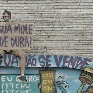 Foto Água Mole Pedra Dura