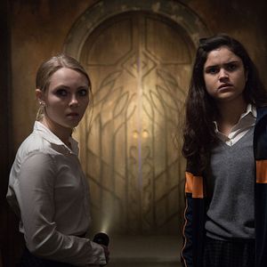 Foto Por um Corredor Escuro