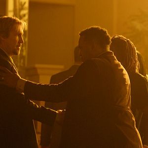 Foto Deus Não Está Morto - Uma Luz na Escuridão