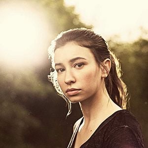 Foto Katelyn Nacon