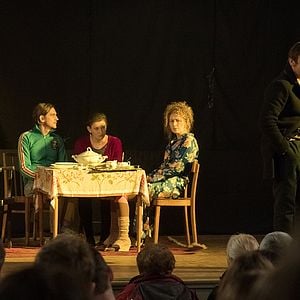 Foto Um Buraco na Cabeça