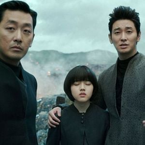 Foto Along With the Gods: The Two Worlds