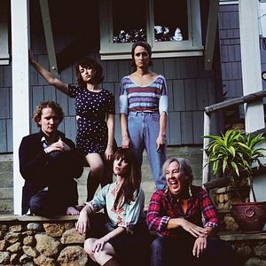 Foto Mother's Little Helpers