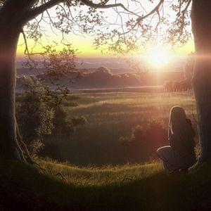 Foto Maquia: Quando a Flor Prometida Floresce