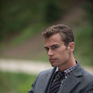 Foto Theo James