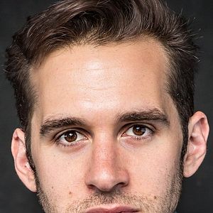 Foto Adam Chanler-Berat