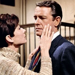 Foto Um Clarão nas Trevas