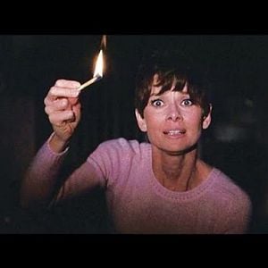 Foto Um Clarão nas Trevas