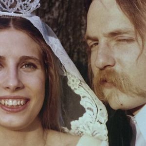 Foto Um Casamento e um Funeral