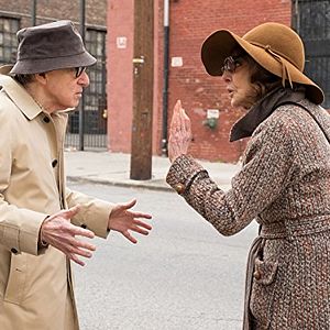 Foto Crisis in Six Scenes