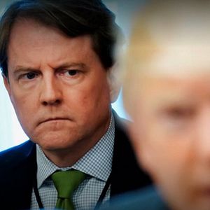 Foto The Weekly - A História Por Trás da Notícia