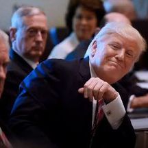 Foto The Weekly - A História Por Trás da Notícia