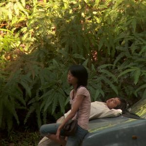 Foto Woman on Fire Looks for Water