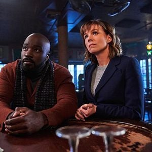 Foto Evil - Contatos Sobrenaturais