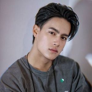 Foto Paris Intarakomalyasut