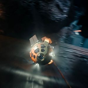 Foto Moonfall - Ameaça Lunar