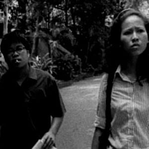 Foto Objeto Misterioso ao Meio-Dia